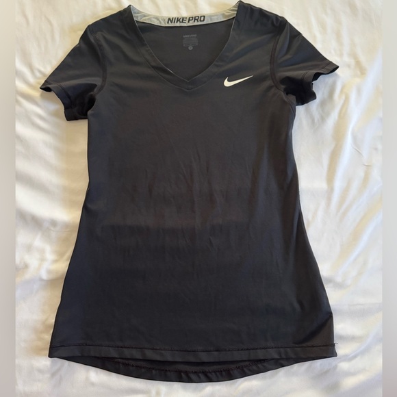 Nike Women's Black Short Sleeve Tee - Picture 1 of 3